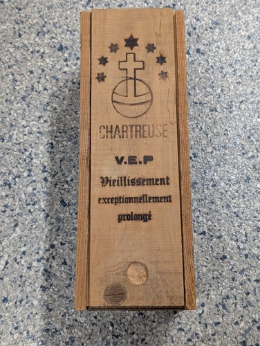 Chartreuse vep empty wooden - empty,
