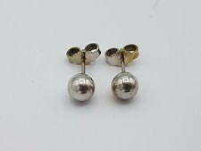 Paar schöne Ohrringe /