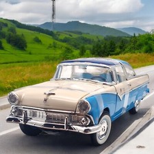 1955 Ford Crown Victoria hellblau-weiß 1/18  Modellauto .