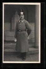 Foto-AK preußischer Soldat in Uniform Eisenbahn Rgt. 2 mit Pickelhaube und Feld 