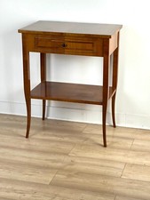 Eckiger Beistelltisch im