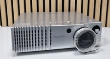 Panasonic PT-AE700E LCD Projektor - Silber - Beamer - HDMI