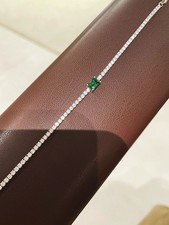 Smaragd Mit Weißen Diamanten