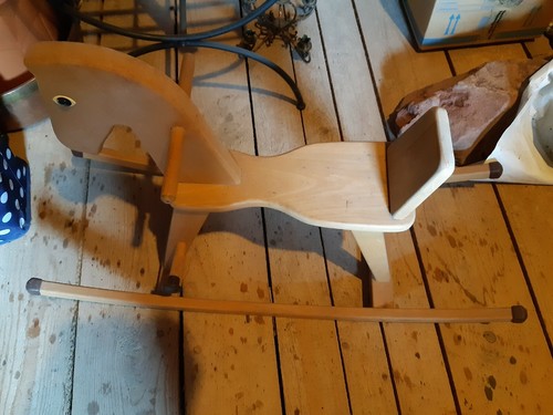 Jahr altes schaukelpferd - 30,