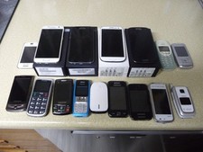 Konvult von 16 alten Handys mit zubehör. Nur Ersatzteile