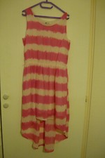 Tolles Mädchen-Kleid~Vorne