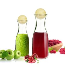 Glaskaraffe mit Holzstöpsel