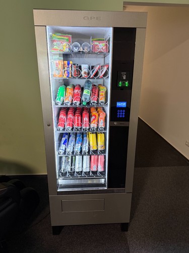 Snack und getränkeautomat - und,