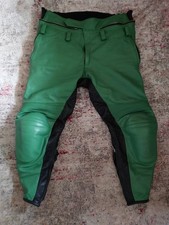 Fetisch-Gear: Polizei Motorradkombi Herren; Leder grün; ca. Gr. 56 bzw. XL