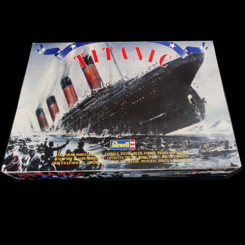 Revell 2006 gift - revell, set