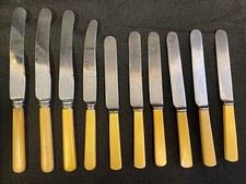 10 antike Messer mit Beingriff