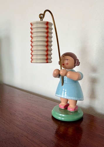 Mädchen mit laterne - mit,