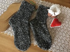 Woll-Handstrick-Stiefel-Socken/Handarbeit vom Wol(l)kenschäfchen