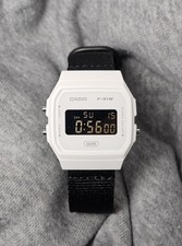 Weiße Casio F91W mit