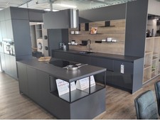 Ausstellungsküche  Schüller Biella Satinlack Lava Schwarz