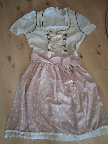 Neues dirndl mit bluse und - bluse,