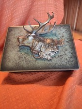 Prunkvolle Dose mit Hirsch