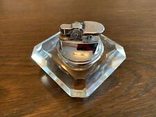 Vintage Penguin Gas Tischfeuerzeug verchromt. In elegantem Glasständer Kristall