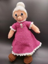Schmusepuppe Oma, Handarbeit