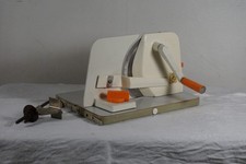 1970er Jahre Brotmaschine Brotschneider Kurbel 50er 60er Retro manuell Blackout