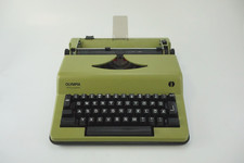 Olympia Monica Electric Schreibmaschine Grün mit Koffer – elektrische Typewriter