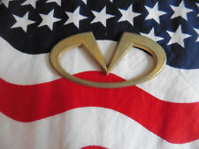 US ORIGINAL NISSAN INFINITI EMBLEM GOLD AUTO CAR PKW BADGE DEKO LOGO MODELL USA