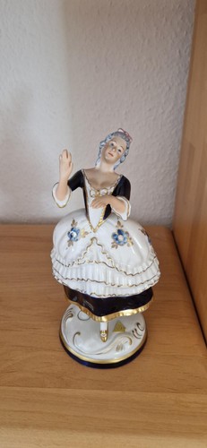 Royal dux rokoko tanzende - dux, frau