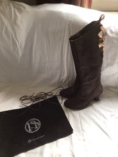 Neosens braune geprägte Leder