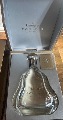 Leere hennessy paradis mit - mit, box