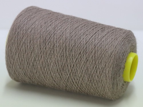 B04 250g angora - 70%,