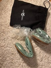 Leather flat shoes