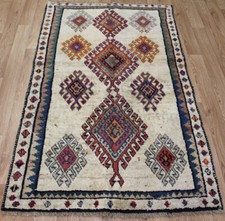 FEINER HANDGEKNÜPFTER