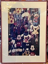 Pop Art Fotografie Disney Figuren im Schaufenster zeitgenössisch gerahmt