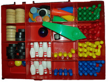 Konvolut Gesellschafts-Spielfiguren : Dame Halma Kegeln Hütchen