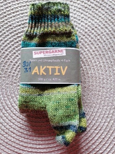 Hangestrickte kindersocken - hangestrickte,