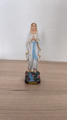 Madonna von lourdes statue - lourdes,