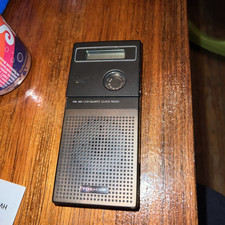 TOSHIBA QR - 2000 LCD Quartz Clock Radio - 80 Jahre selten 