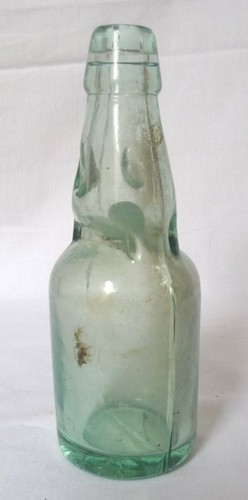 Alte mineralwasserflasche mit - alte,