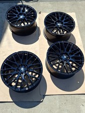 1-Satz 4x MB Design KV4 glanzschwarz 8,5 x 19 VW T5 T6 T6.1 Amarok defekt Schlag