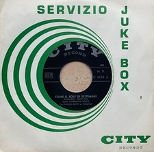 MARIUCCIA BRIEFMARKE und die