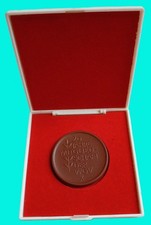 04 202 DDR Porzellan Medaillen