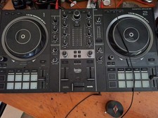 Hercules Impulse 500 DJ Controller Schwarz, Ausklappbare Standfüße, LED