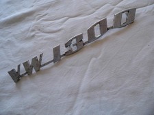 VW Käfer 1300 Logo Emblem Schriftzug Hinten 111853687A K76