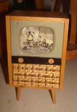 alter DDR Fernseher aus Holz für die Puppenstube