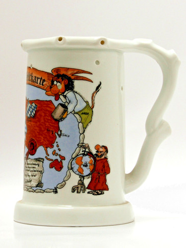 Bierkrug mit löchern - bierkrug,