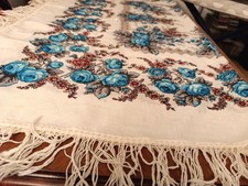 Schöner Wollschal mit Fransen