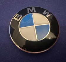 68 mm Durchmesser Emblem von BMW mit 4 Befestigung Stegen gewölbt Plastik