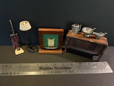 Antike Puppenstubenmöbel und Zubehör 