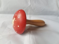 Alter Stopfpilz aus Holz mit