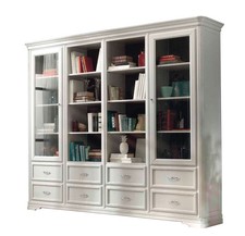 Bücherschrank mit Glastüren